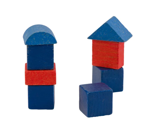 Vermelho azul madeira log brinquedo torre construção isolada — Fotografia de Stock