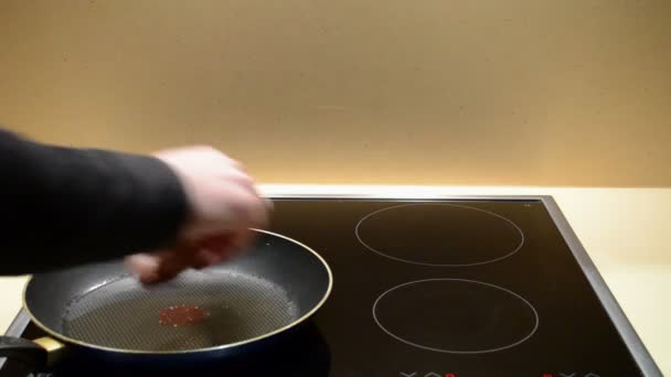 Et sosis pişirme — Stok video
