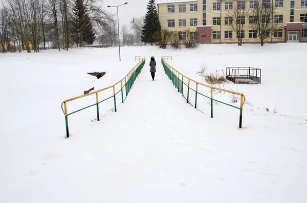 Woman coat frozen river bridge winter snow — Stock Photo, Image