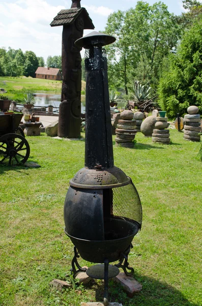 Retro rusty barbeque vintage decorations garden — Stock Photo, Image