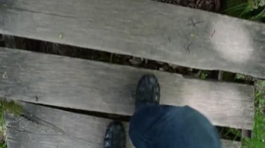 Ahşap merdiven tırmanmak