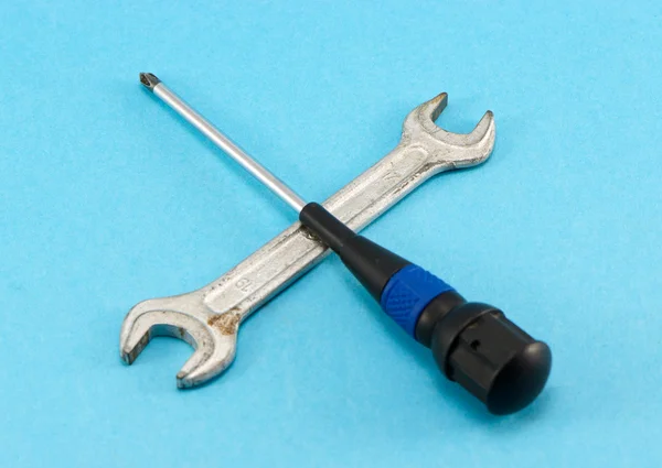 Destornillador llave llave de tommy herramientas cruz azul —  Fotos de Stock
