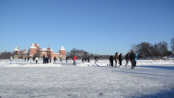 Active recreate winter sport skate ice frozen lake castle — Stock Video