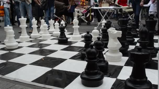 Huge chess game figures and walking in city street event — Stock Video