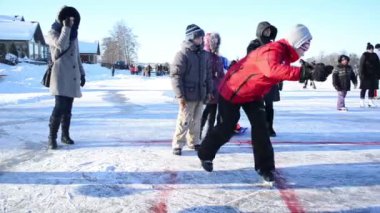 Kış rekreasyon oynamak curling oyun trakai kale eisstock