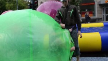 vilnius gediminas umudu zorb bubble top gelen kız çıkar