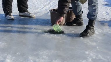 adam beraberlik water Ice çukur pour kova kış paten site