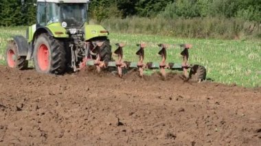 yoğun tarım makine alanında çalışır.