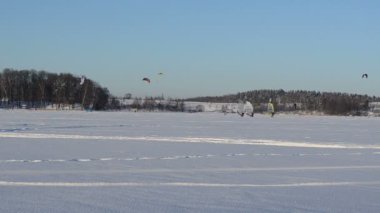 Üç buz yelken sörf kış göl kiteboarding spor