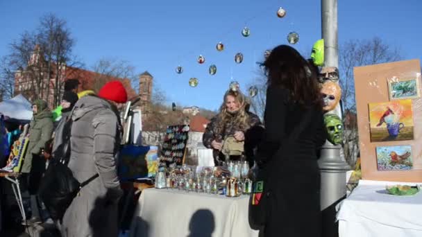 Woman merchant sell decorations outdoor spring market customers — Stock Video