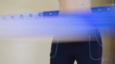 beden eğitim spor giriş. kadın hula hoop halka bel geri dön
