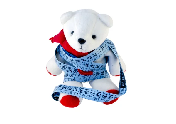 Teddy pequeno com pés vermelhos envolto centímetro azul — Fotografia de Stock