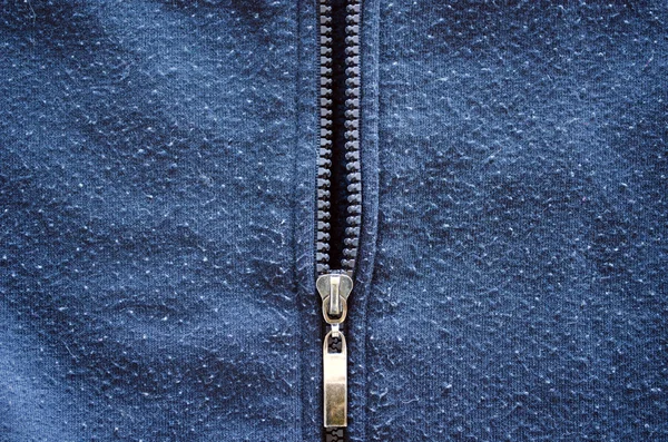 Mikiny šaty zip rozbalte staré opotřebované tkaniny closeup — Stock fotografie