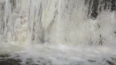 buz kabarcık splash üfürüm donmuş nehir şelale su akışı