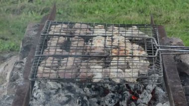 Şaşlık et fırında ızgara şömine kor duman ısı devrilmesini