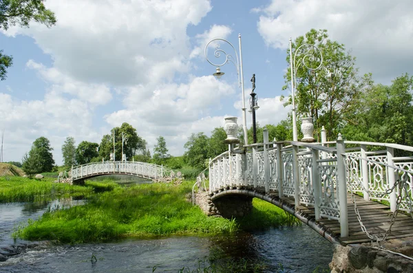 Retro white decorative bridges park stream river — Stock Photo, Image