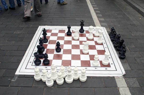 Enorme jogo de xadrez figura rua evento — Fotografia de Stock