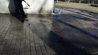 adam temiz yol su aracı