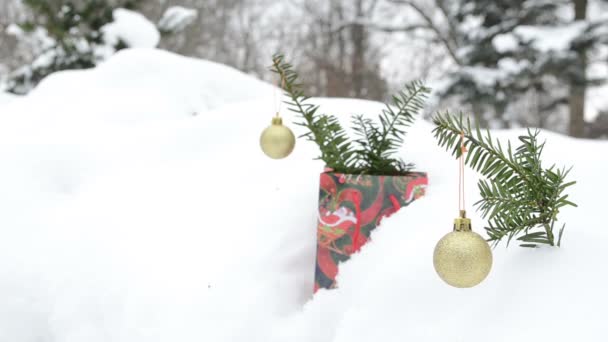 Gouden christmas speelgoed verplaatsen — Stockvideo