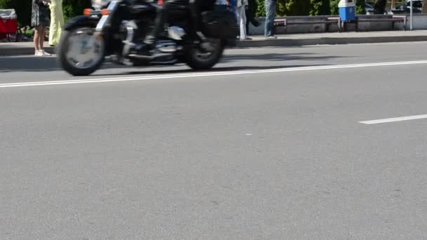Ποδηλάτης δρόμου μοτοσικλέτα — Αρχείο Βίντεο