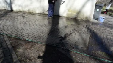 adam yıkama basıncı su