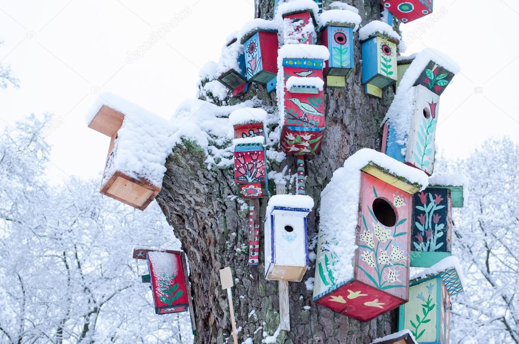 decor birdhouse nesting box snow tree trunk winter