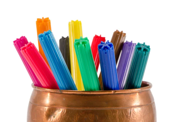 Copper box full of colorful felt-tip pens on white — Stock Photo, Image