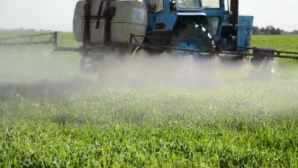 Tractor spray herbicida — Vídeo de Stock
