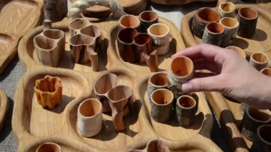 El ahşap düğme adil