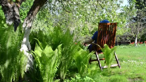 Tired gardener sit chair — Stock Video