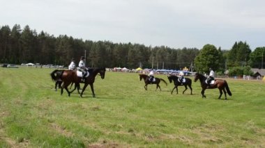 Atlı polis gerçekleştirmek