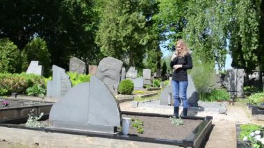 kadın cross mezarlığı