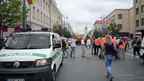 Polizia stampa gay evento — Video Stock