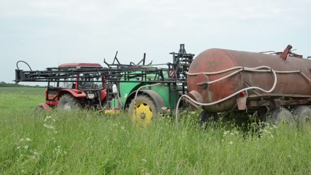 Tank voller Pestizide — Stockvideo