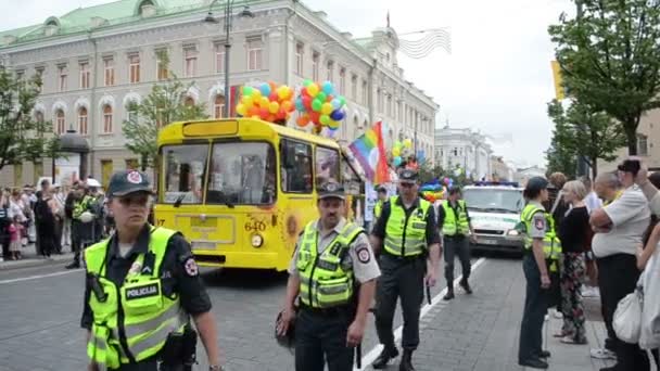 Bus gay parade police — Stock Video