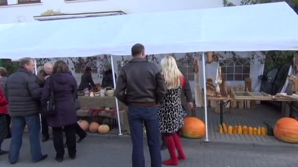 Mercadorias de exposição outono — Vídeo de Stock