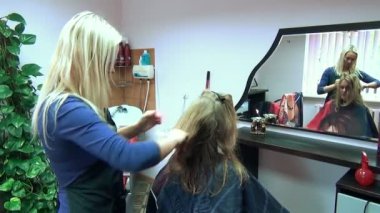 Kuaför kadın saç kesimi