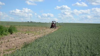Traktör plough bitkiler