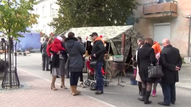 Gente de la calle caminando — Vídeo de stock