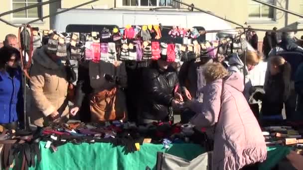 ผู้ขายหญิงขายถุงมือ — วีดีโอสต็อก