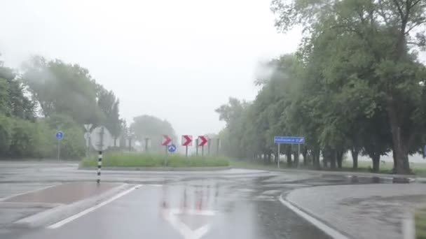 Carro círculo cruz estrada — Vídeo de Stock