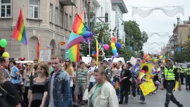 Flaga homoseksualnych tłum — Wideo stockowe