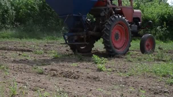 Machine zaad zeug veld — Stockvideo