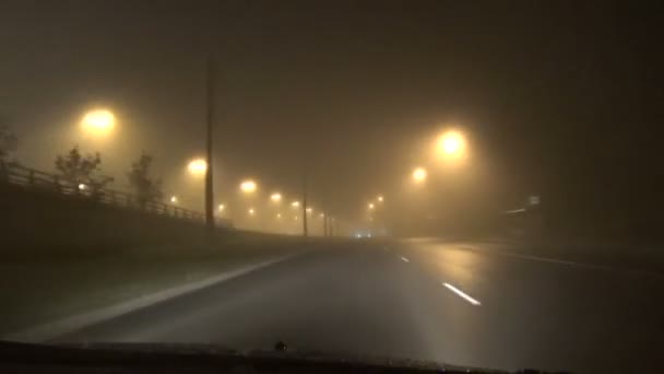 Luz del coche temprano en la mañana — Vídeos de Stock