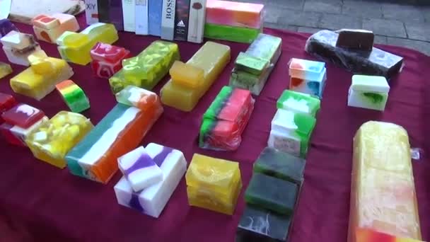 Marché des tablettes de savon — Video