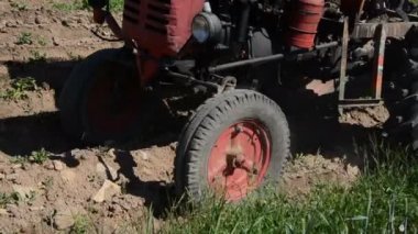 Traktör plough bitkiler