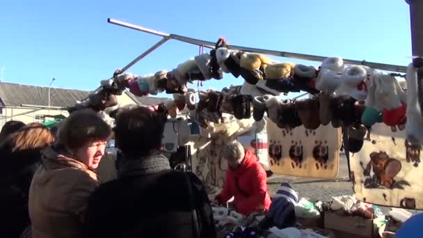 Marché de chaussures pour enfants en laine — Video