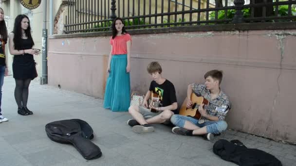 Pessoas música rua — Vídeo de Stock