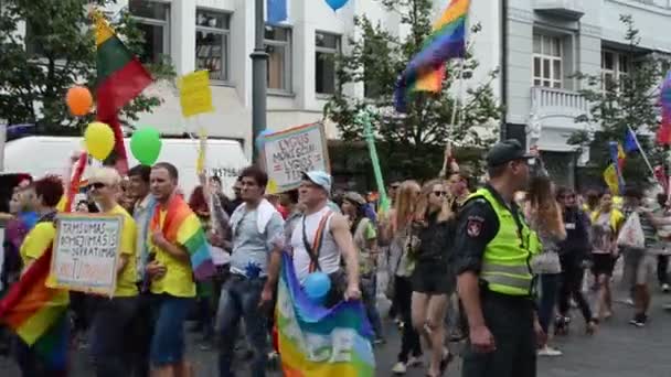 Homo menigte parade — Stockvideo