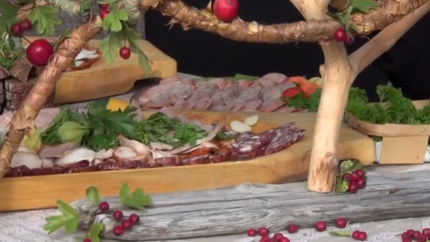 肉のトレイのベリーのテーブル — ストック動画